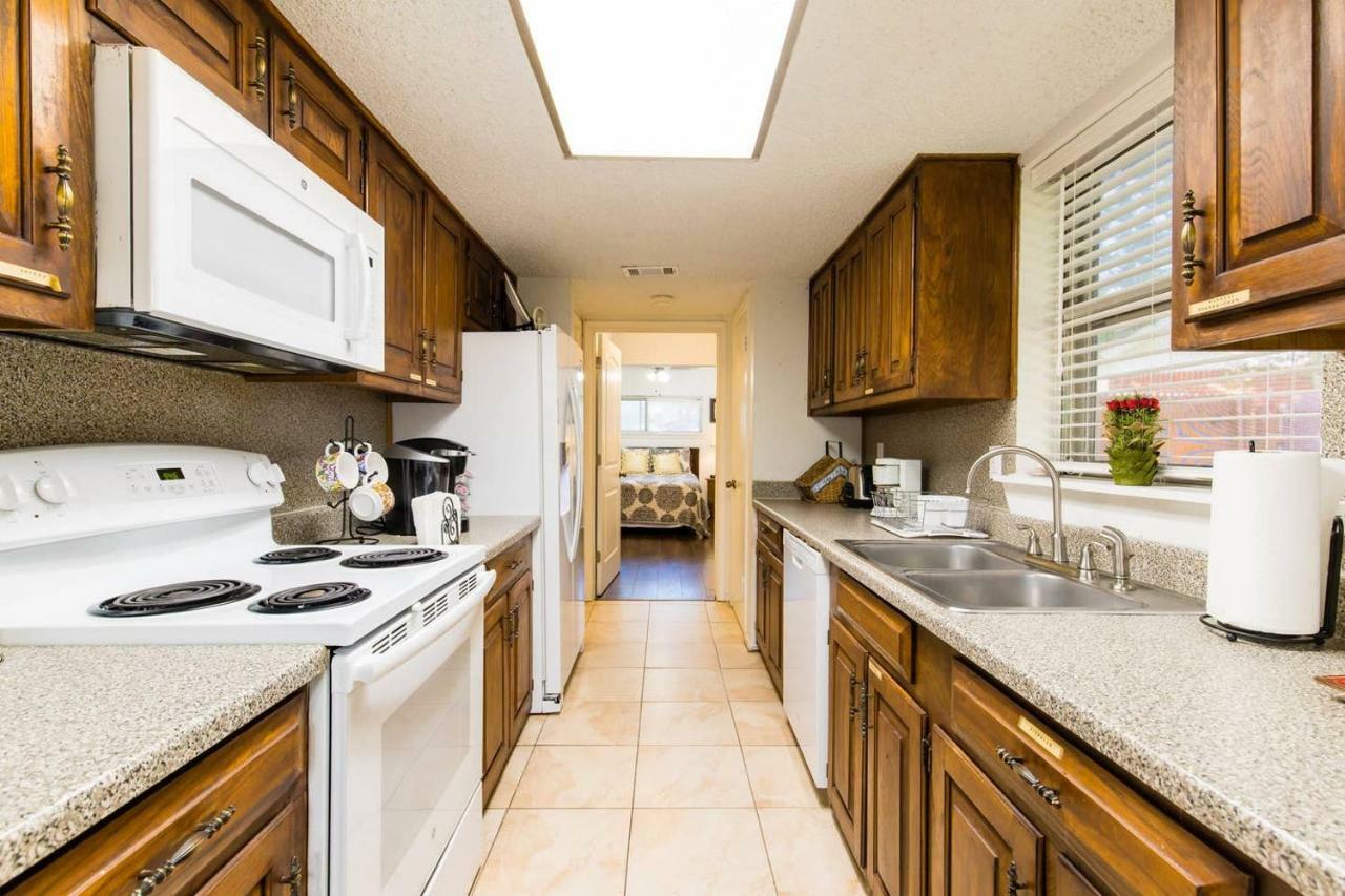 Oasis Near Dfw Airport With Mediterranean Setting Irving Exteriör bild